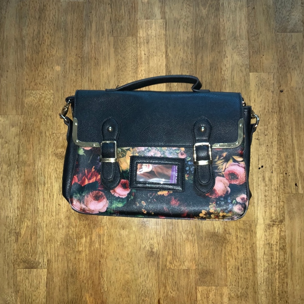 ALDO Black Purse w Strap